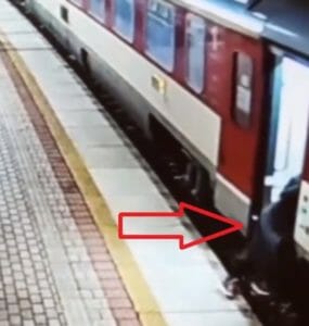Videosnímka z incidentu na vlakovej stanici v Trnave.