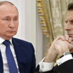 Vladimír Putin a Emmanuel Macron.