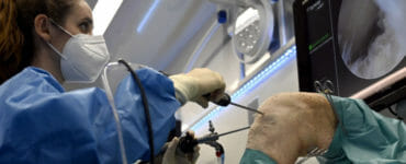 Nácvik artroskopickej operácie kolena na kadáveroch v Košiciach