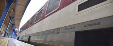 Na ilustračnej snímke vonkajší pohľad na vozeň IC vlaku.
