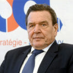Bývalý nemecký spolkový kancelár Gerhard Schröder počas návštevy Bratislavy v decembri 2015.