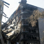 Zhorená budova garážového domu v Bratislave 6. marca 2022.