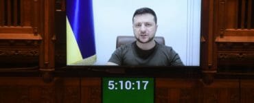 Volodymyr Zelenskyj vo videopríhovore poslancom Dolnej snemovne britského parlamentu 8. marca 2022 v Londýne.