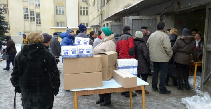 Potravinová pomoc pre sociálne odkázaných ľudí dorazila už aj do Popradu.