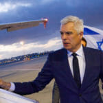 Ivan Korčok (nom. SaS) na letisku po pristátí v Izraeli.
