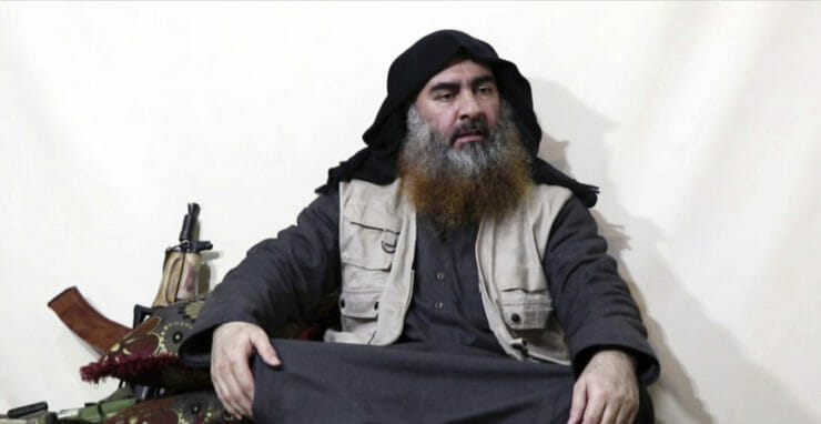 Na archívnej snímke z 29. apríla 2019 je prvý šéf extrémistickej organizácie Islamský štát (IS) Abú Bakr Baghdádí.