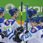 Slovenskí hokejisti sa tešia z výhry 3:1 v prípravnom zápase Nemecko - Slovensko v Drážďanoch v piatok 29. apríla 2022.
