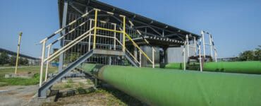 Na ilustračnej snímke vyústenie ropovodu Družba v areáli rafinérie akciovej spoločnosti Slovnaft v Bratislave.