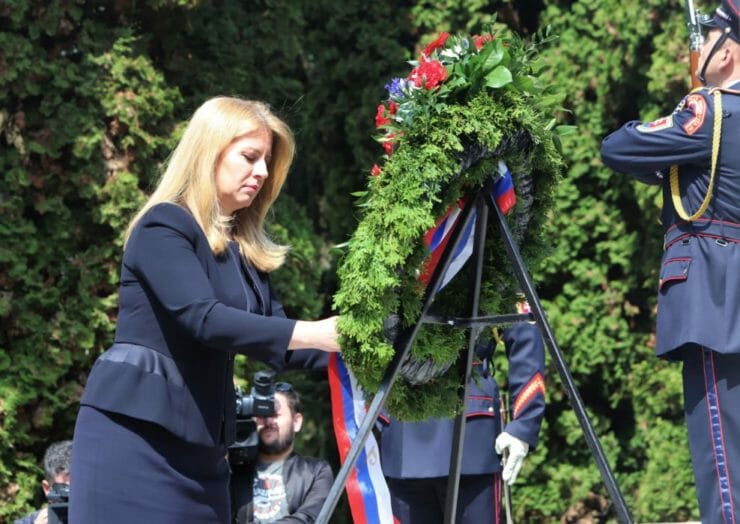 Zuzana Čaputová počas pietneho aktu položenia venca vo Zvolene.