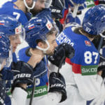 Slovenskí hokejisti Martin Fehérváry (6), Róbert Lantoši (16), Mário Grman (7) a Pavol Regenda (87) smútia po prehre 2:3 vo štvrťfinálovom zápase Fínsko - Slovensko