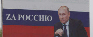 Na ilustračnej snímke billboard s portrétom Vladimira Putina a nápisom Za Rusko v Groznom. Foto: tsasr/ap