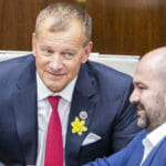 Poslanec Peter Pčolinský a jeho stranícky šéf Boris Kollár (obaja Sme rodina).