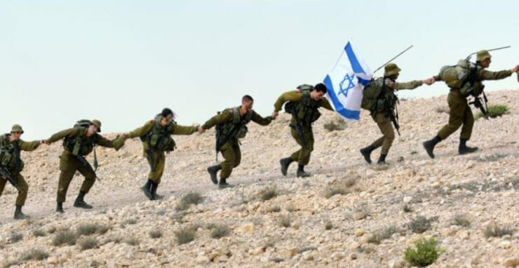 Na ilustračnej snímke izraelskí vojaci.