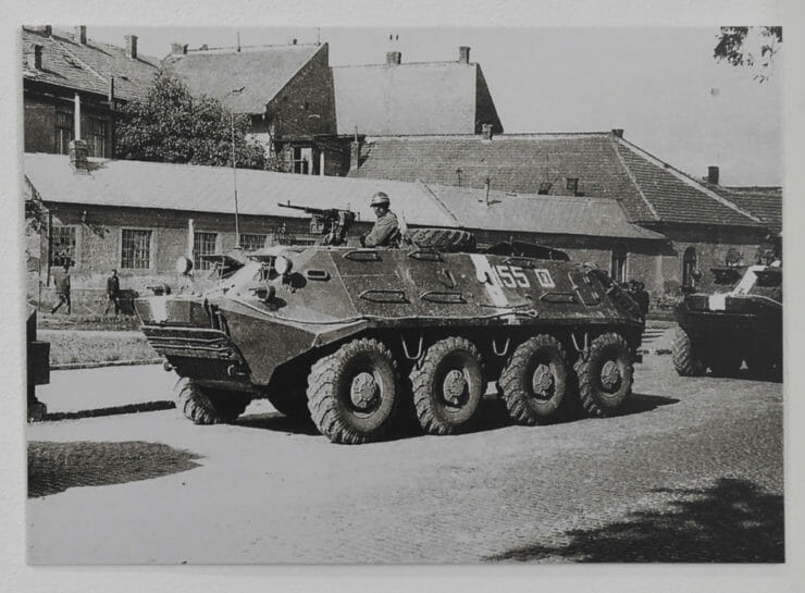 Na snímke fotografia neznámeho autora na výstave fotografií z prvých dní okupácie Československa v auguste 1968.
