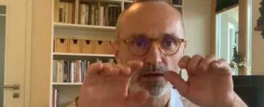Tomáš Valášek na snímke z videa.
