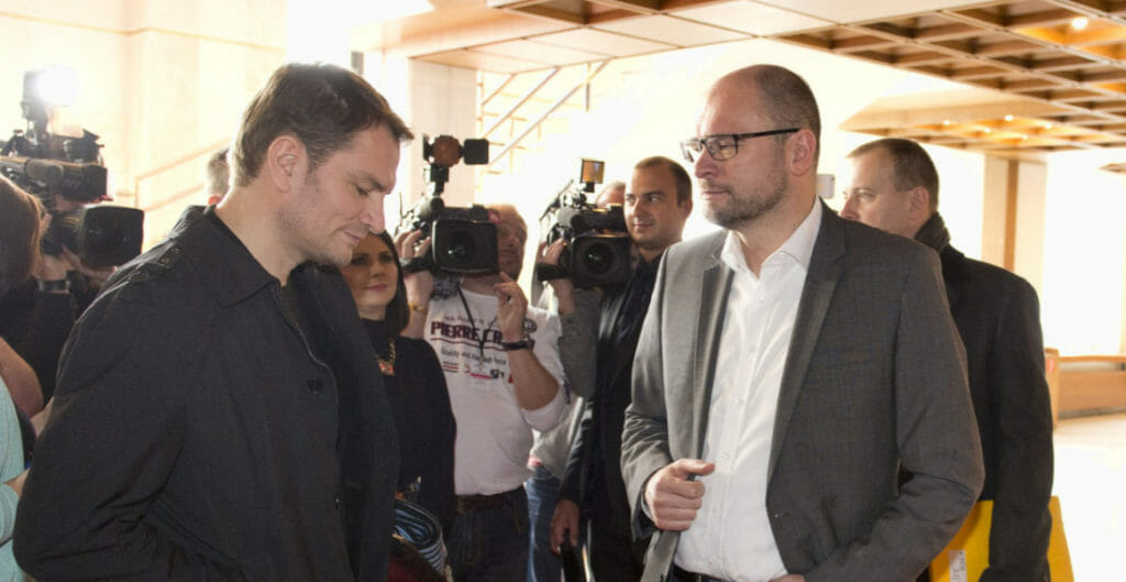 Na archívnej snímke zľava líder OĽANO Igor Matovič a šéf Richard Sulík v marci 2016.