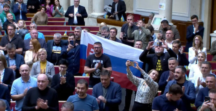 Atmosféra v ukrajinskom parlamente počas prejavu prezidentky Zuzany Čaputovej.