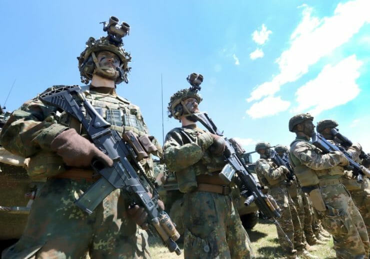 Slovenská republika by mohla vyslať do veliteľských štruktúr vojenskej asistenčnej misie pre Ukrajinu (EUMAM UA) do šiestich príslušníkov Ozbrojených síl SR.