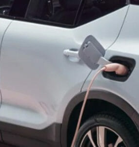 Na ilustračnej snímke elektromobil známej švédskej značky.