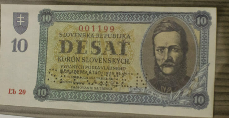 Na ilustračnej snímke bankovka Slovenskej republiky v nominálnej hodnote 10 slovenských korún, na ktorej je portrét Ľudovíta Štúra.