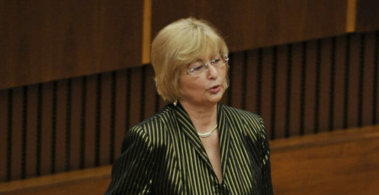 Ľubica Rošková na snímke z apríla 2012 v NR SR počas skladania poslaneckého sľubu.
