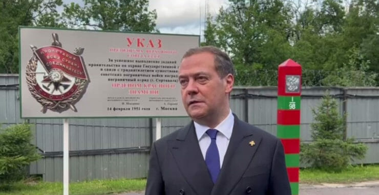 Dmitrij Medvedev na snímke z videa.