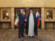 Ruský prezident Vladimir Putin si podáva ruku so svojím iránskym náprotivkom Ebráhímom Raísím pred ich stretnutím v Teheráne 19. júla 2022.