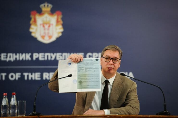 Prezident Srbska Alexandar Vučič počas nedeľnej tlačovky.