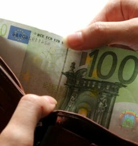 slovenská ekonomika recesia rast bankovka kríza peňaženka