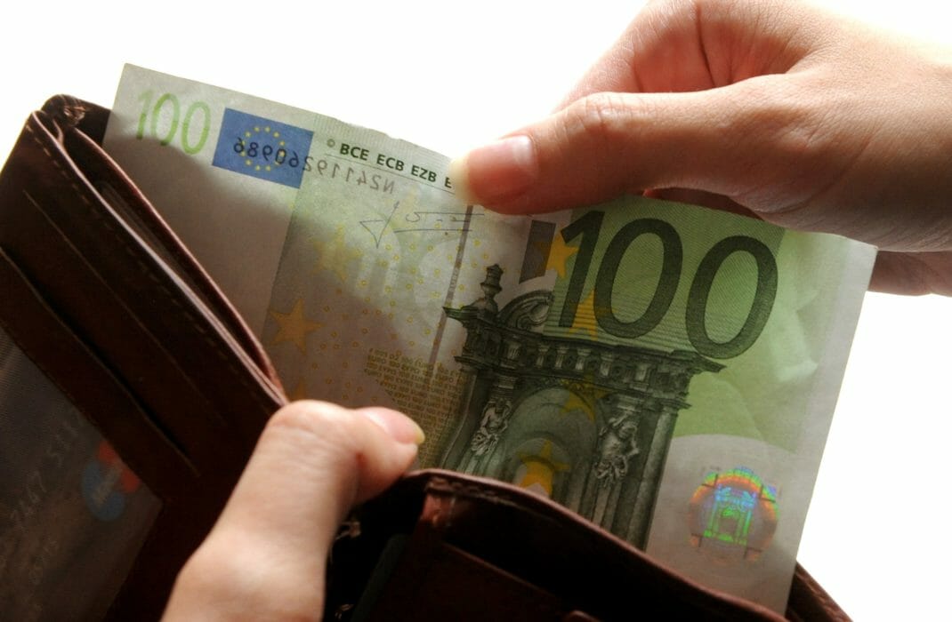 slovenská ekonomika recesia rast bankovka kríza peňaženka
