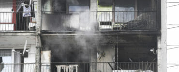 požiar bytu v obytnom bloku na rómskom sídlisku Luník IX v Košiciach v nedeľu 31. júla 2022.