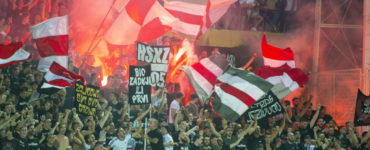 Fanúšikovia Zrinjski Mostar povzbudzujú počas prvého zápasu play off Európskej konferenčnej ligy (EKL) HŠK Zrinjski Mostar - ŠK Slovan Bratislava v Mostare vo štvrtok 18. augusta 2022.