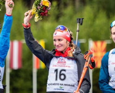 Uprostred Paulína Bátovská Fialková.