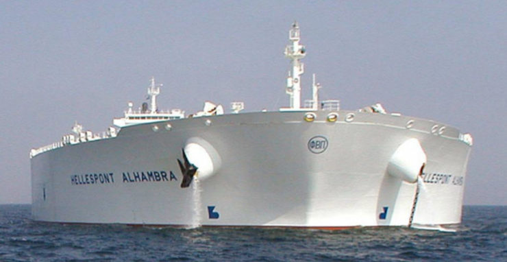 Supertanker Hellespont Alhambra vo vodách USA po prvý raz 16. mája 2002, archívna snímka.