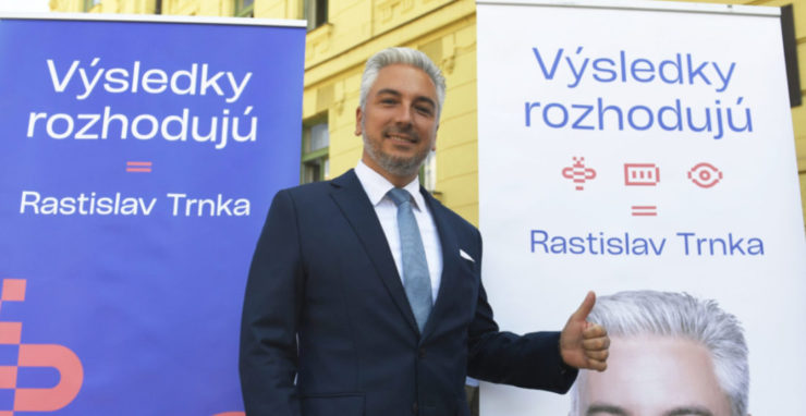Chce byť opäť županom. Rastislav Trnka počas tlačovky na kandidáta na predsedu Košického samosprávneho kraja v Košiciach 23. júna 2022.