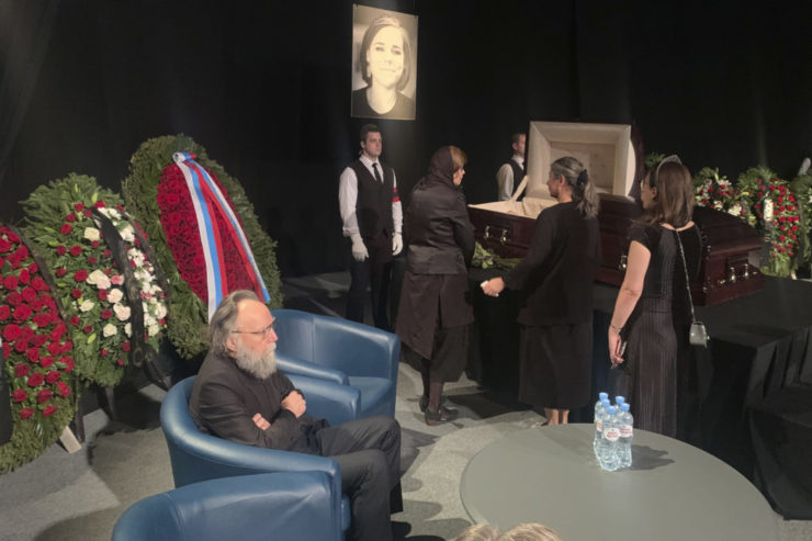 Pohreb zavraždenej ruskej novinárky Darie Duginovej