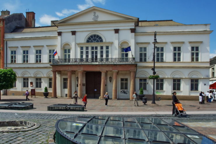Hlavná budova knižnice na Hlavnej ulici v Košiciach.