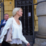 Obžalovaná Jana Nagyová vychádza z budovy Mestského súdu v Prahe.