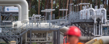 Na ilustračnej snímke potrubné systémy a uzatváracie zariadenia v prijímacej stanici plynovodu Nord Stream 1 v Baltskom mori.