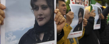 Irán popravuje demonštrantov