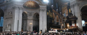 Snímka z modlitieb za zosnulú kráľovnú Alžbetu II. v Katedrále sv. Pavla v Londýne 9. septembra 2022.