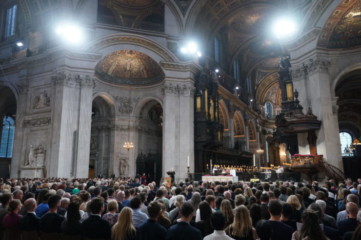Snímka z modlitieb za zosnulú kráľovnú Alžbetu II. v Katedrále sv. Pavla v Londýne 9. septembra 2022.