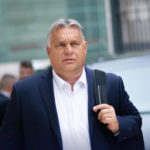 Viktor Orbán mieri na zasadnutie maďarskej vlády v sobotu 17. septembra.