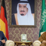 Nemecký kancelár Olaf Scholz (vľavo) a saudskoarabský korunný princ Muhammad bin Salmán počas stretnutia v meste Džidda v sobotu 24. septembra 2022.