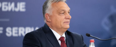 Pronárodná politika Orbánovi vychádza