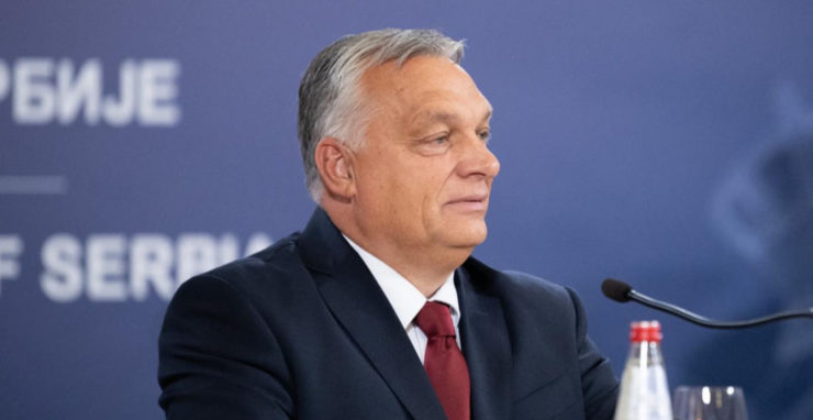 Pronárodná politika Orbánovi vychádza