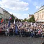 Protivládny protest na Hlavnej ulici v Košciach 1. septembra 2022.