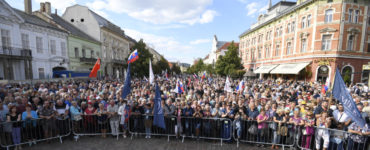 Protivládny protest na Hlavnej ulici v Košciach 1. septembra 2022.