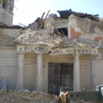 L'Aquila, Abruzzo, Taliansko. Vládny úrad takto zdevastovalo zemetrasenie v roku 2009.