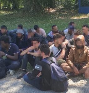 Nelegálni migranti na Slovensku na archívnej snímke.